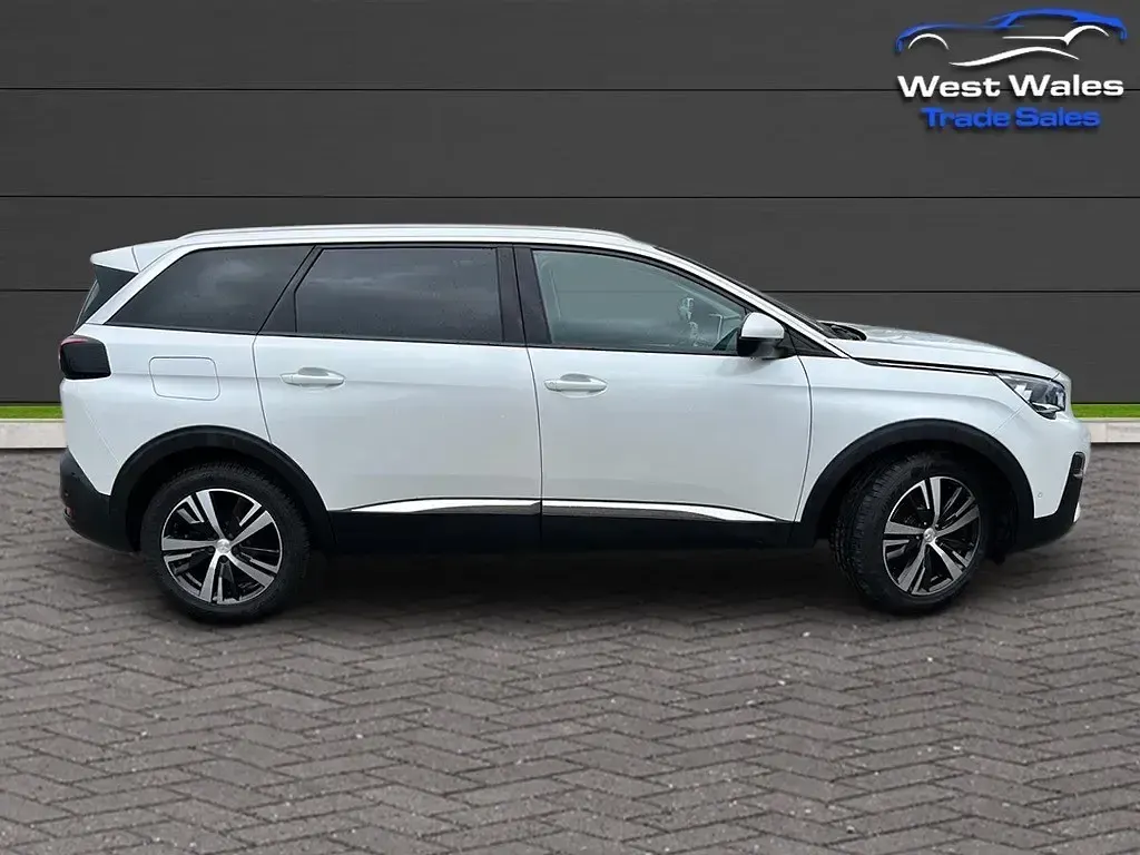 Used Peugeot 5008 Allure 130 HP (95 kW) 2020 White SUV