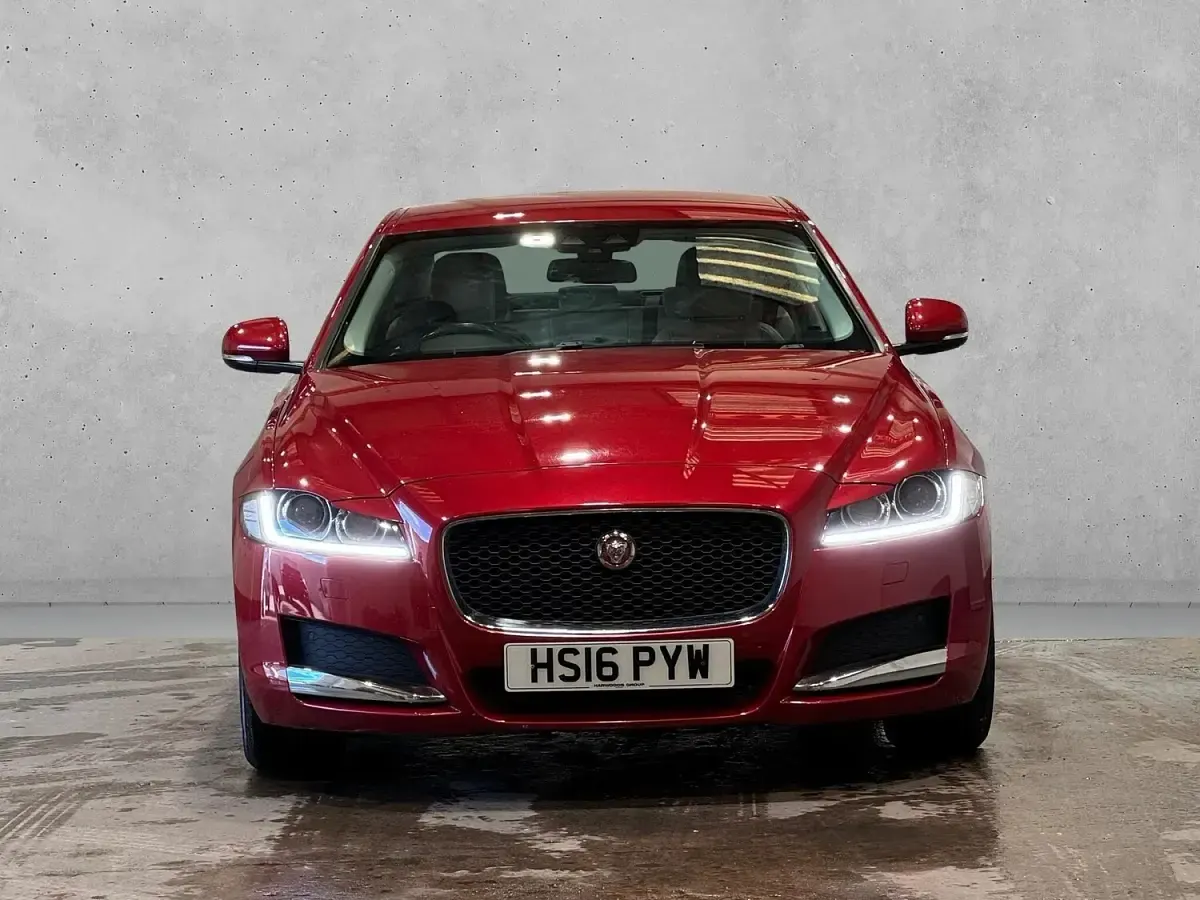 Used Jaguar XF Prestige 163 HP (119 kW) 2016 Red Sedan