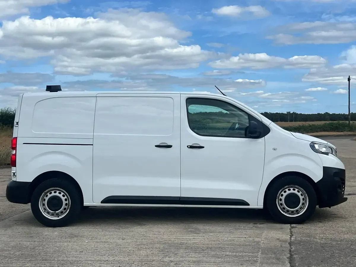 Used Peugeot Expert 2017 White Van