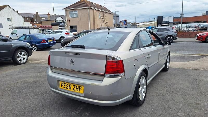 Used Vauxhall Vectra 141 HP (103 kW) 2006 Beige Hatchback