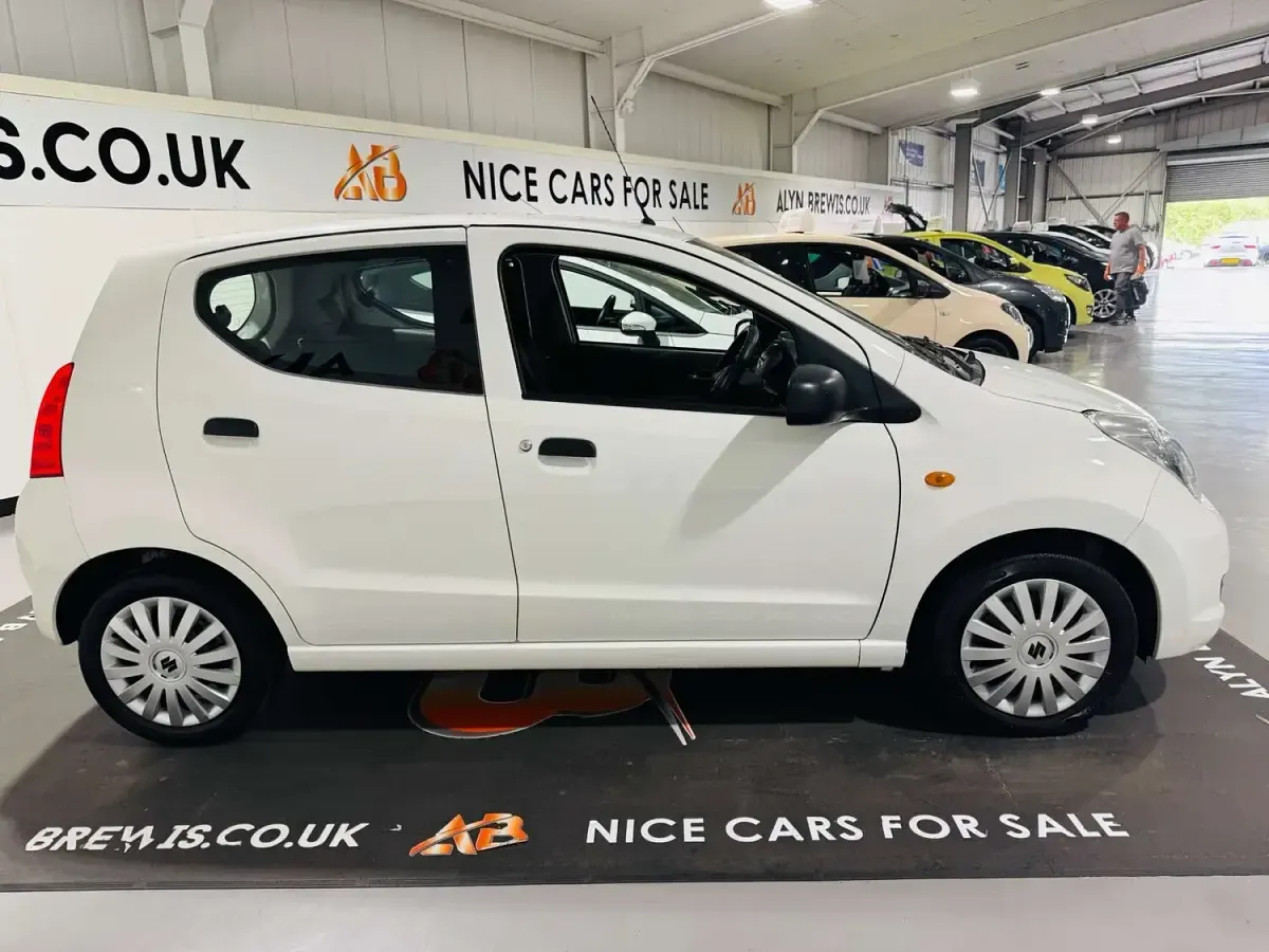 Used Suzuki Alto 68 HP (50 kW) 2013 White Hatchback