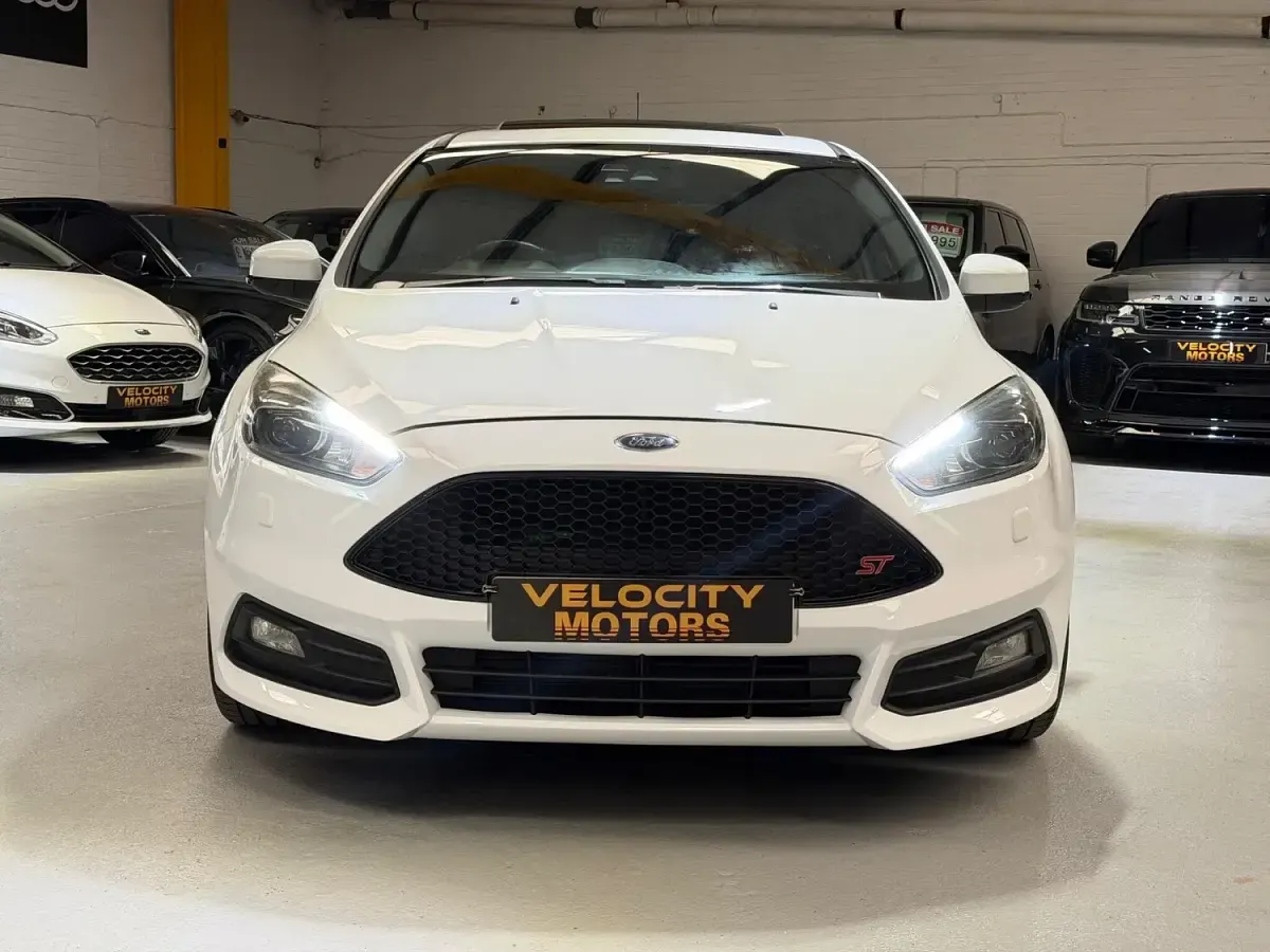 Used Ford Focus ST 2015 White Hatchback
