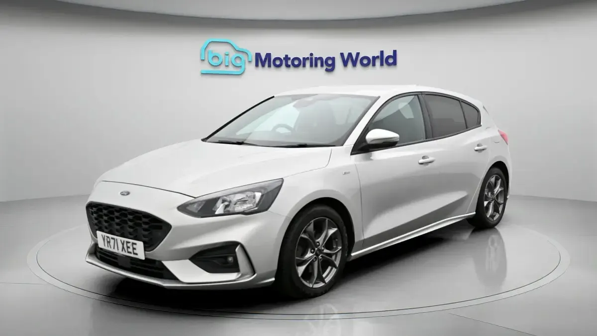Used Ford Focus ST-Line 120 HP (88 kW) 2021 Silver Hatchback