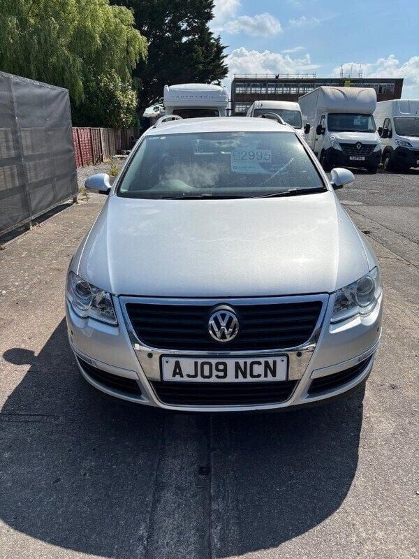 Silver Used 2009 VW Passat Highline Estate | £2,995 (Fair price) - Image 1/4