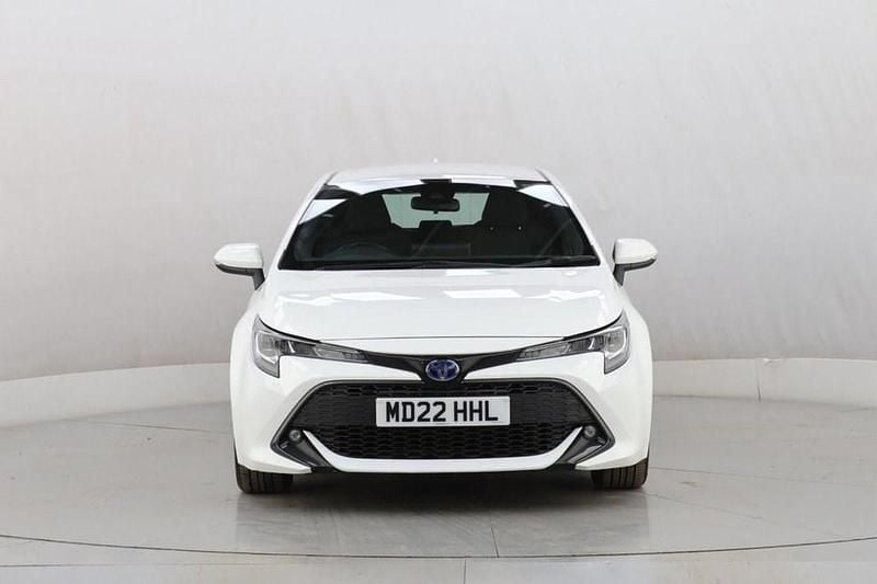 Used Toyota Corolla 122 HP (89 kW) 2022 White Hatchback