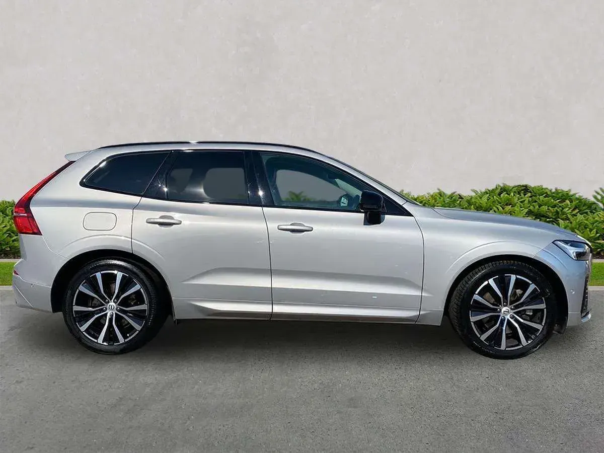 Used Volvo XC60 Ultra 250 HP (183 kW) 2025 Silver SUV