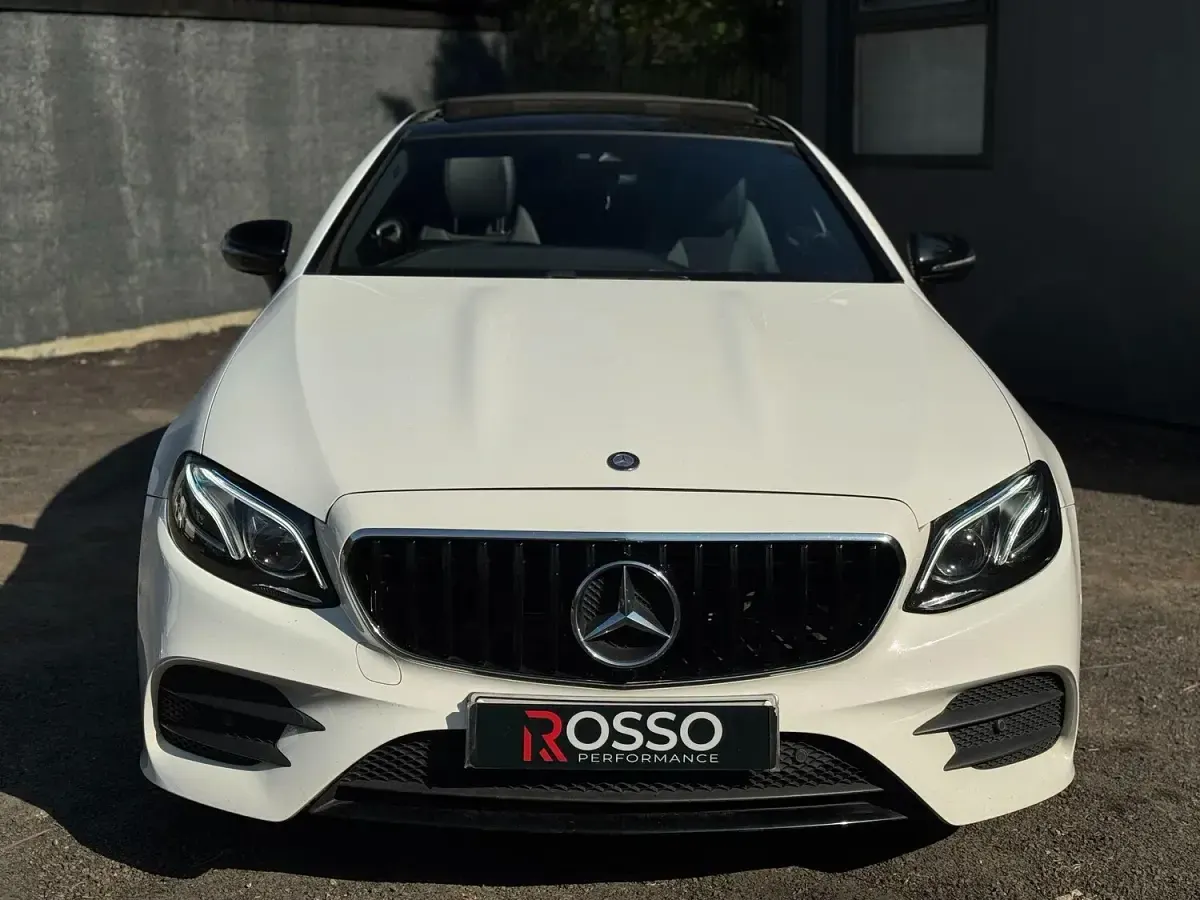 Usado Mercedes E220 AMG Line Premium Plus 2017 Blanco Coupe