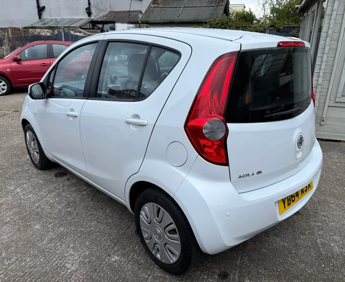 Used Vauxhall Agila S 68 HP (50 kW) 2014 White MPV