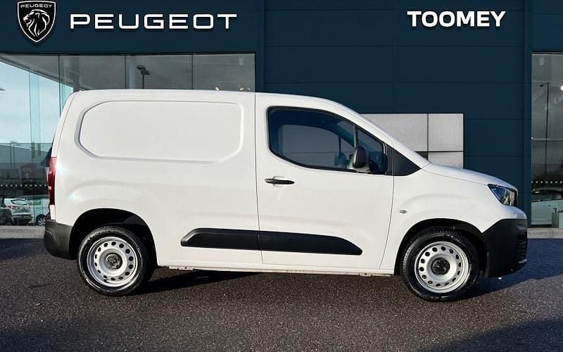 Used Peugeot Partner Premium 102 HP (75 kW) 2023 White MPV