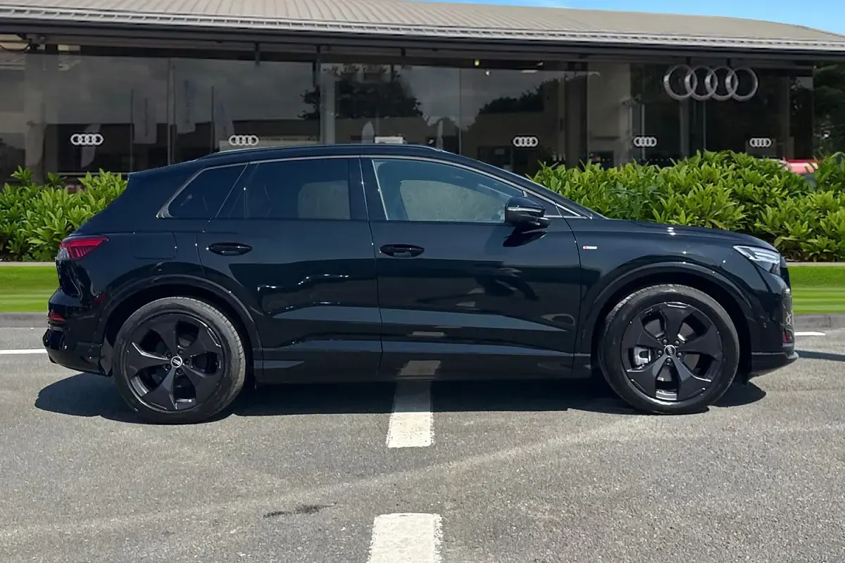 New Audi Q4 e-tron Performance 82 kW (112 HP) 2026 Black SUV