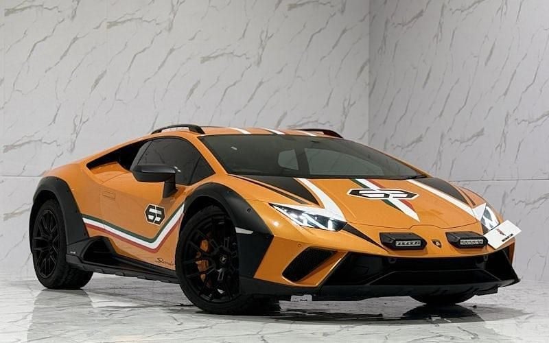 Used 2023 Lamborghini Huracán Coupe | £240,000 - Image 1/4