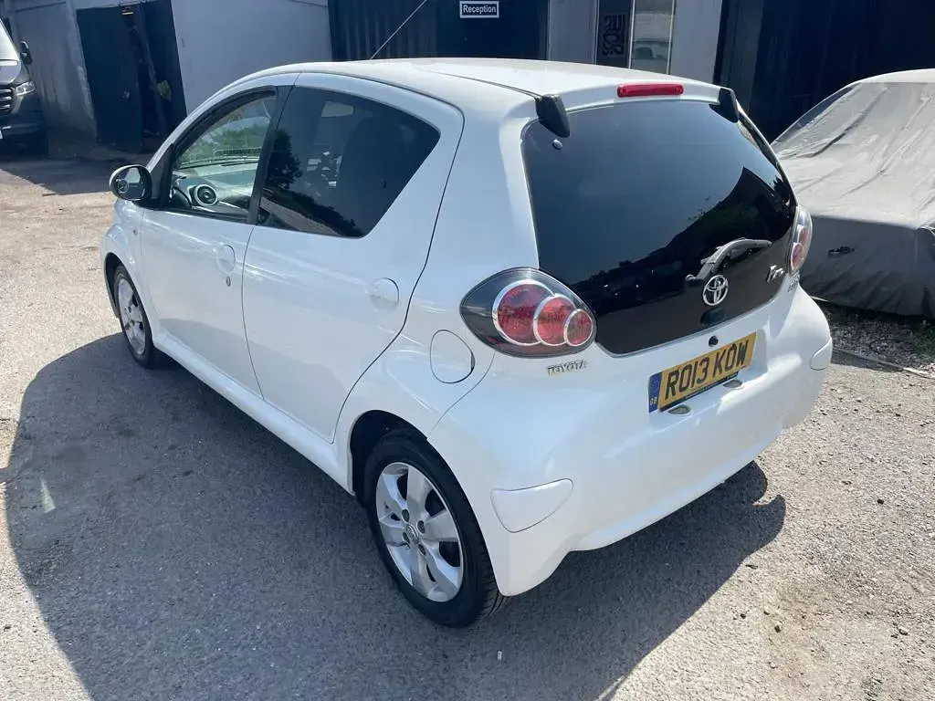 Used Toyota Aygo 68 HP (50 kW) 2013 White Hatchback
