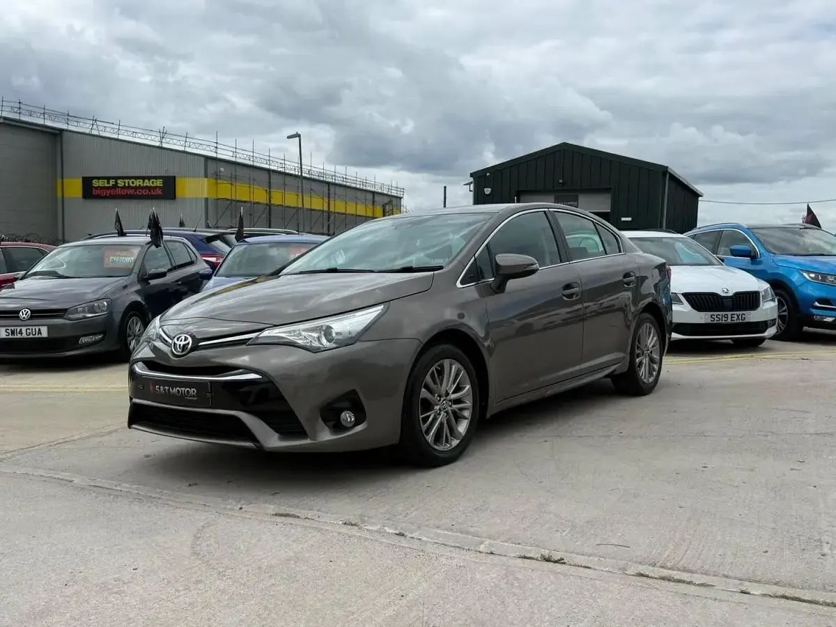 Used Toyota Avensis Business Edition 143 HP (105 kW) 2016 Bronze Sedan