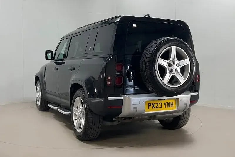 Usado Land Rover Defender SE 245 HP (180 kW) 2023 Preto SUV