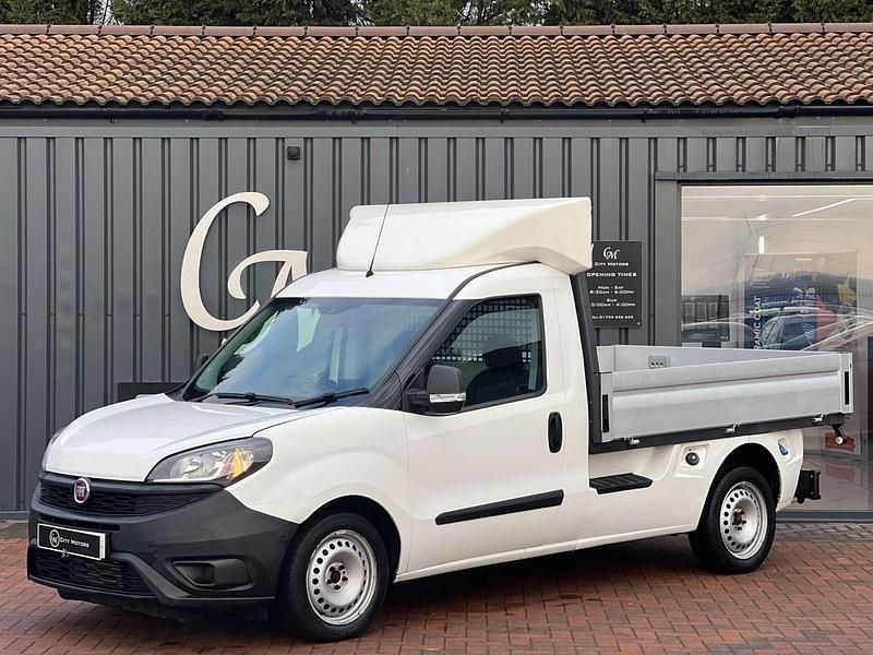 Begagnad Fiat Doblò 2021 Vit Minibuss