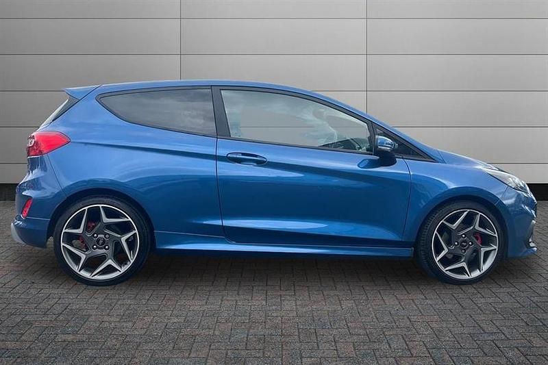Used Ford Fiesta ST 200 HP (147 kW) 2019 Performance blue Hatchback