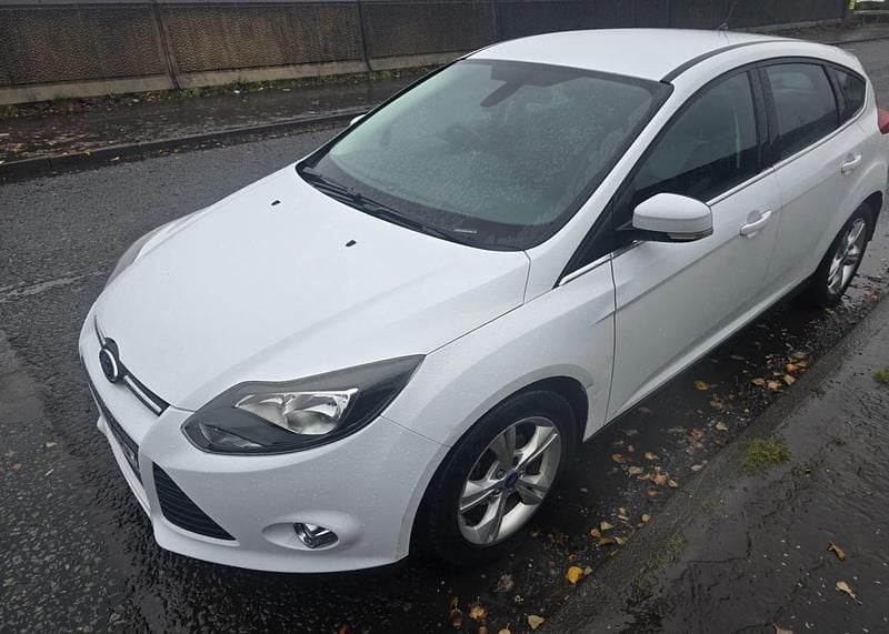 Used Ford Focus Zetec 125 HP (91 kW) 2013 White Hatchback