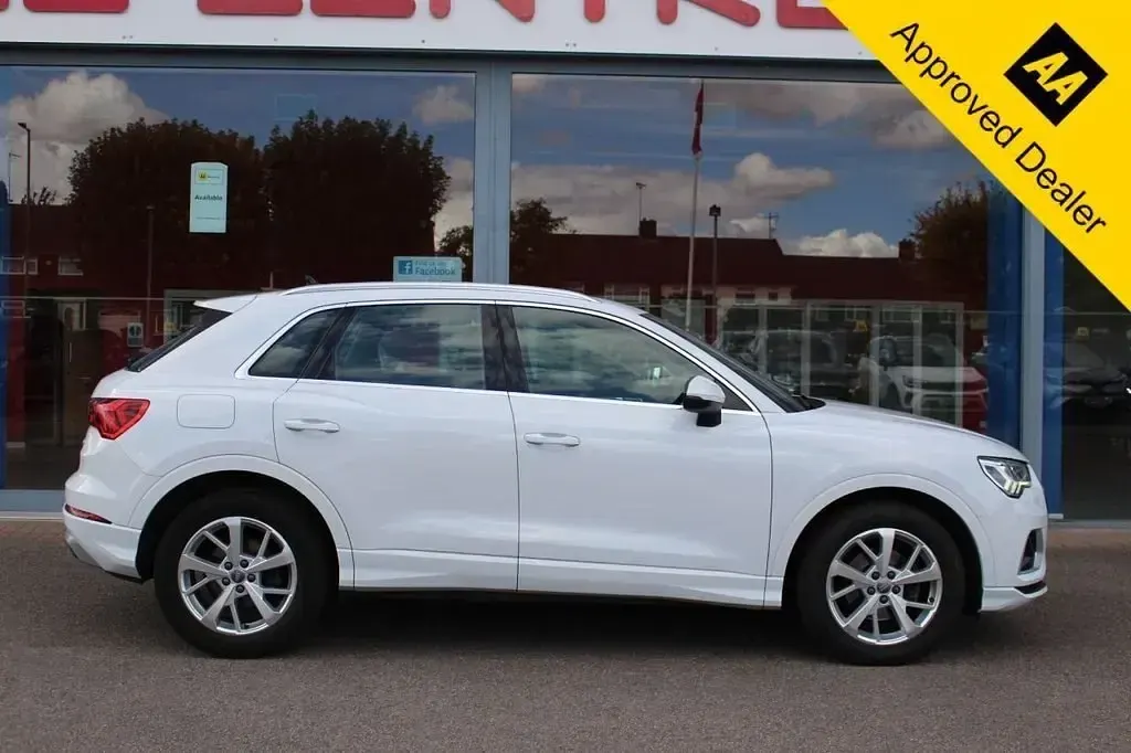 Begagnad Audi Q3 Sport 150 HK (110 kW) 2019 Vit SUV