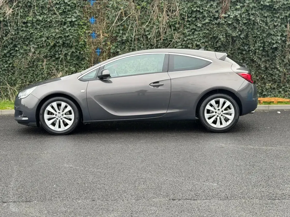 Second-hand Vauxhall Astra GTC SRi 165 CP (121 kW) 2014 Gri Hatchback