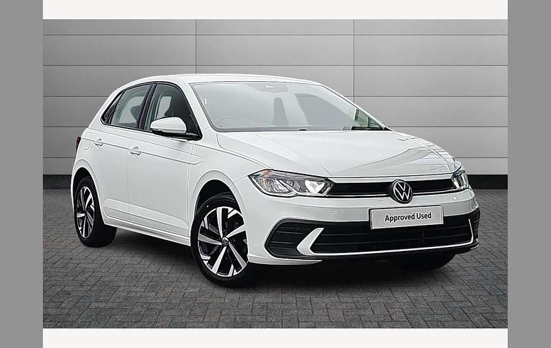Used VW Polo Life 80 HP (58 kW) 2022 Pure white Hatchback