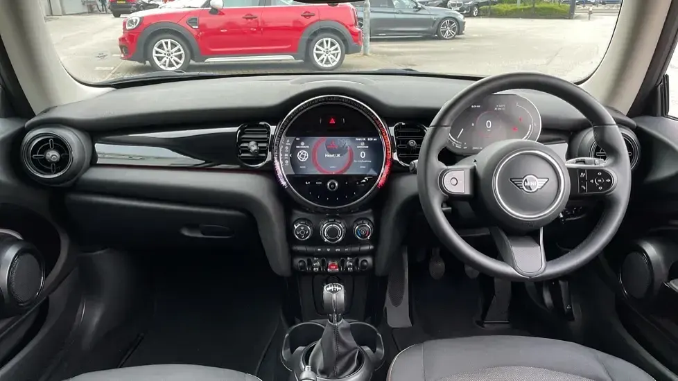 Używany Mini Cooper Classic 134 KM (98 kW) 2022 Szary Hatchback