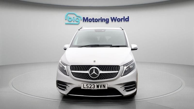 Used Mercedes V300 AMG line 237 HP (174 kW) 2023 Silver MPV