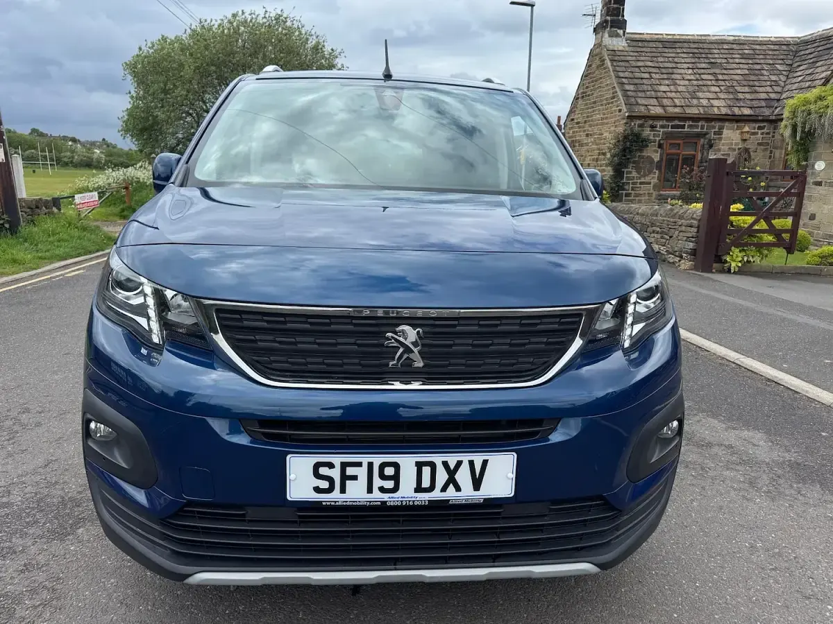 Used Peugeot Rifter Allure 100 HP (73 kW) 2019 Blue MPV