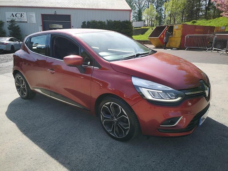 Usado Renault Clio IV Dynamique 90 HP (66 kW) 2017 Vermelho Citadino