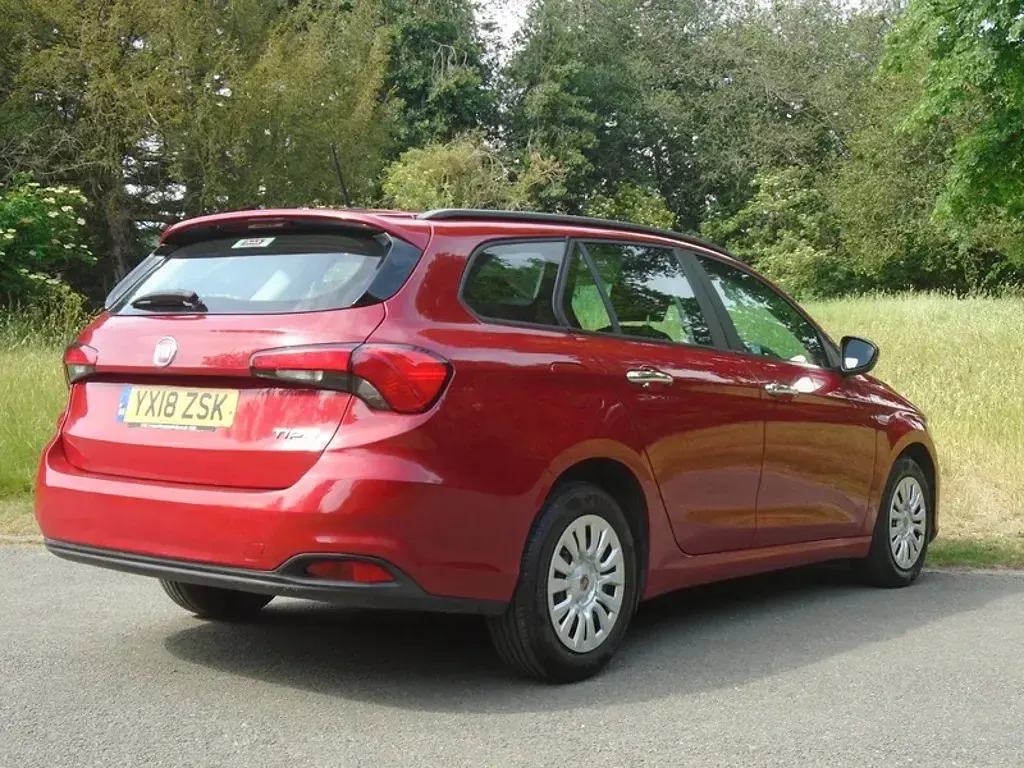 Used Fiat Tipo Easy 2018 Red Estate