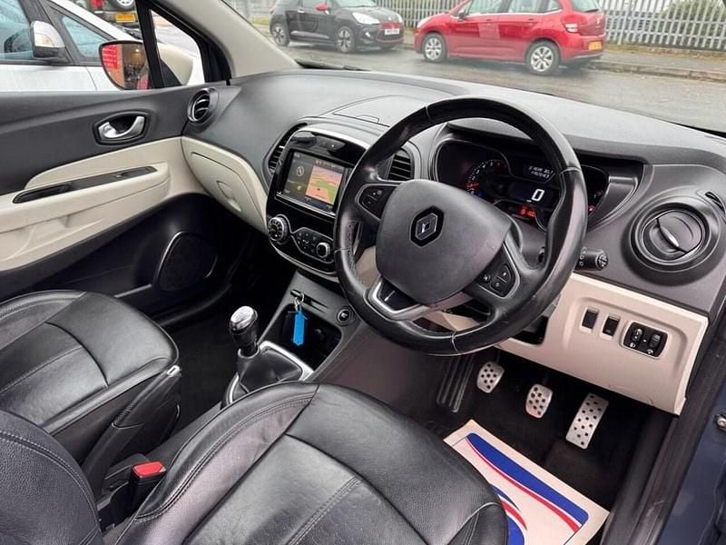 Used Renault Captur GT-Line 90 HP (66 kW) 2018 Blue/cream SUV