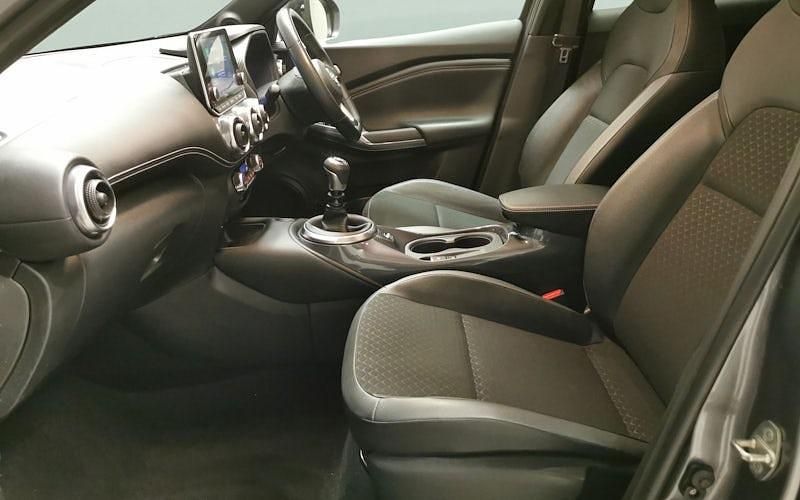 Used Nissan Juke N-Connecta 114 HP (83 kW) 2023 Grey SUV