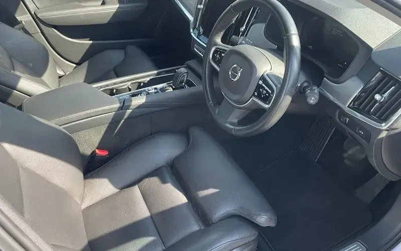 Used Volvo V90 Momentum 197 HP (144 kW) 2021 Estate