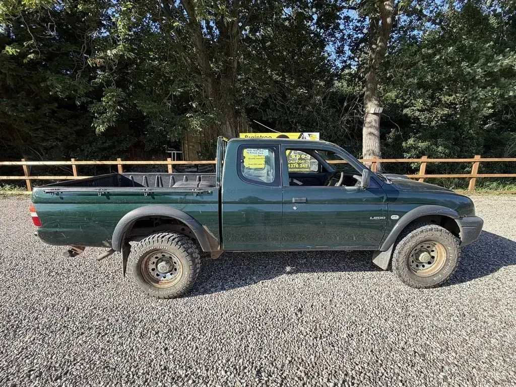 Used Mitsubishi L200 113 HP (83 kW) 2005 Green Pickup