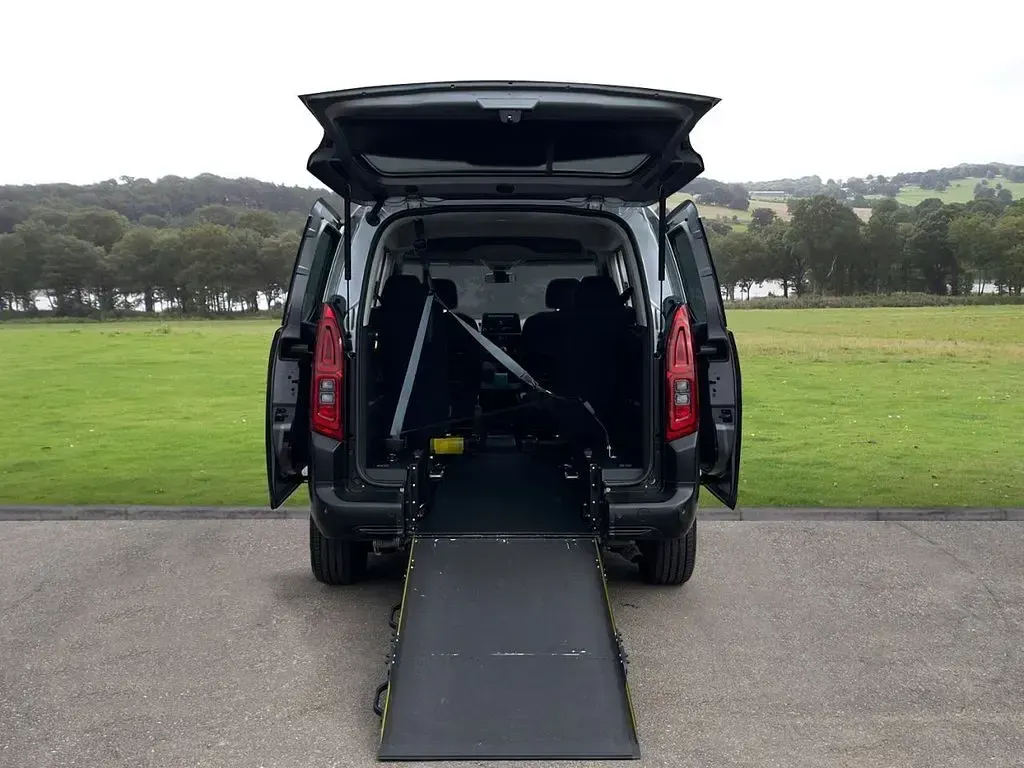 Used Citroën Berlingo Flair 101 HP (74 kW) 2020 Grey MPV