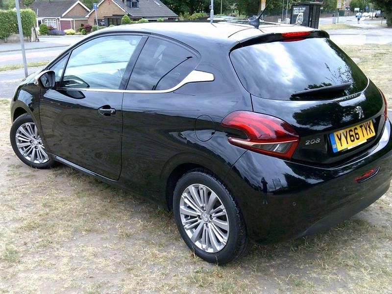 Used Peugeot 208 Allure 2016 Black Hatchback