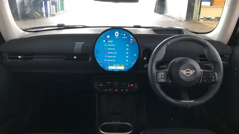 Używany Mini Cooper Hatch 154 KM (113 kW) 2024 Czarny Hatchback