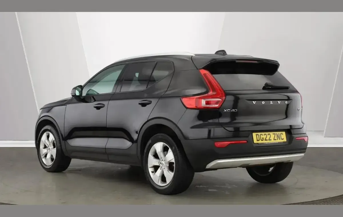 Used Volvo XC40 Momentum 161 HP (118 kW) 2022 Black SUV