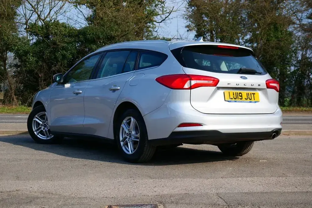 Used Ford Focus Zetec 95 HP (69 kW) 2019 Grey Estate