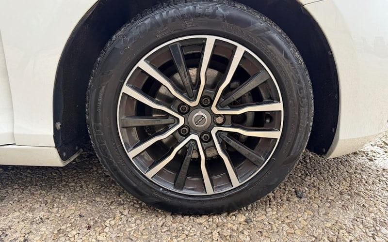 Used Volvo V40 Momentum 120 HP (88 kW) 2019 Hatchback