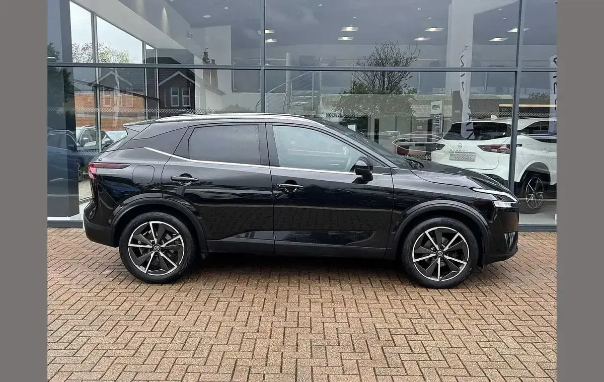 Used Nissan Qashqai Tekna 138 HP (101 kW) 2022 Black SUV
