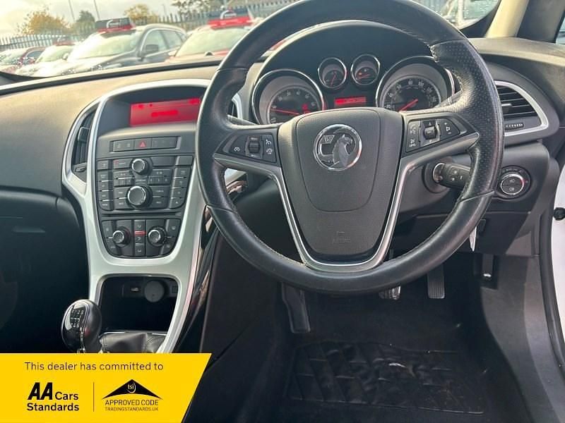 Used Vauxhall Astra GTC SRi 2015 White Hatchback