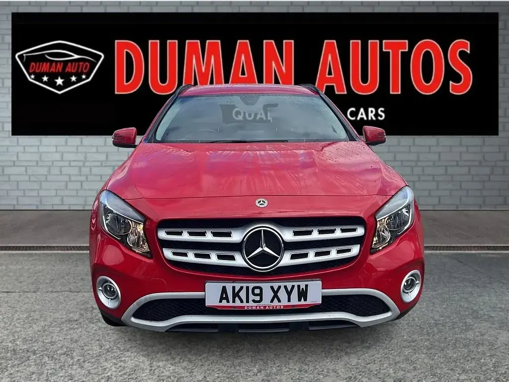 Used Mercedes GLA200 SE 156 HP (114 kW) 2019 Red SUV