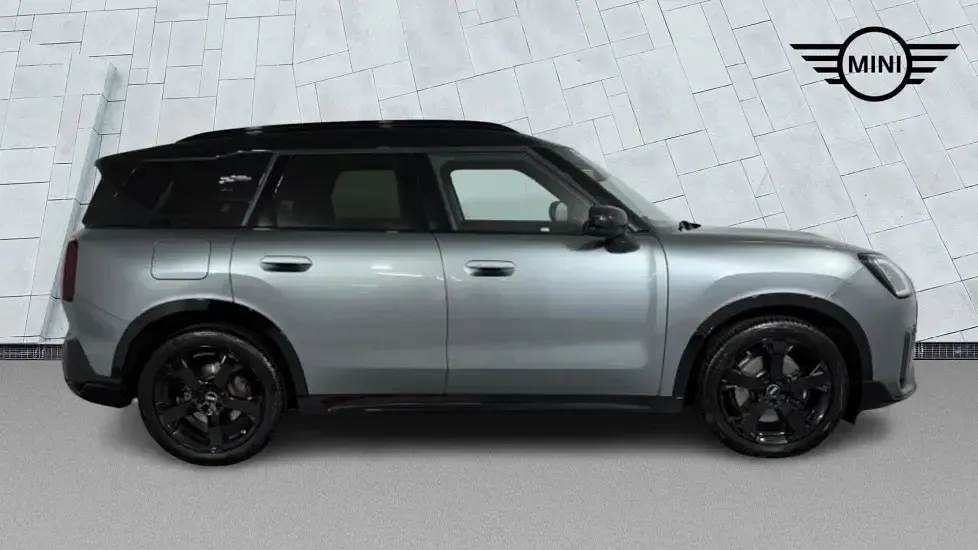 Used Mini Countryman 215 HP (158 kW) 2025 Green SUV
