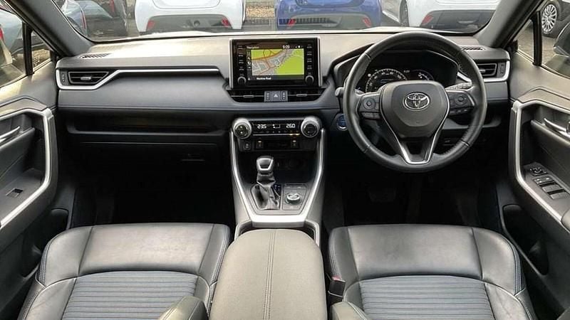 Used Toyota RAV4 Hybrid 222 HP (163 kW) 2021 White pearl bitone SUV