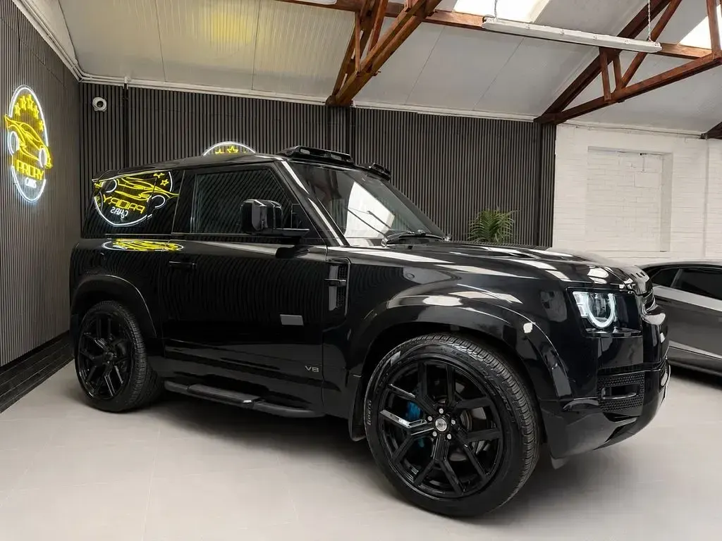 Used Land Rover Defender S 525 HP (386 kW) 2022 Black SUV