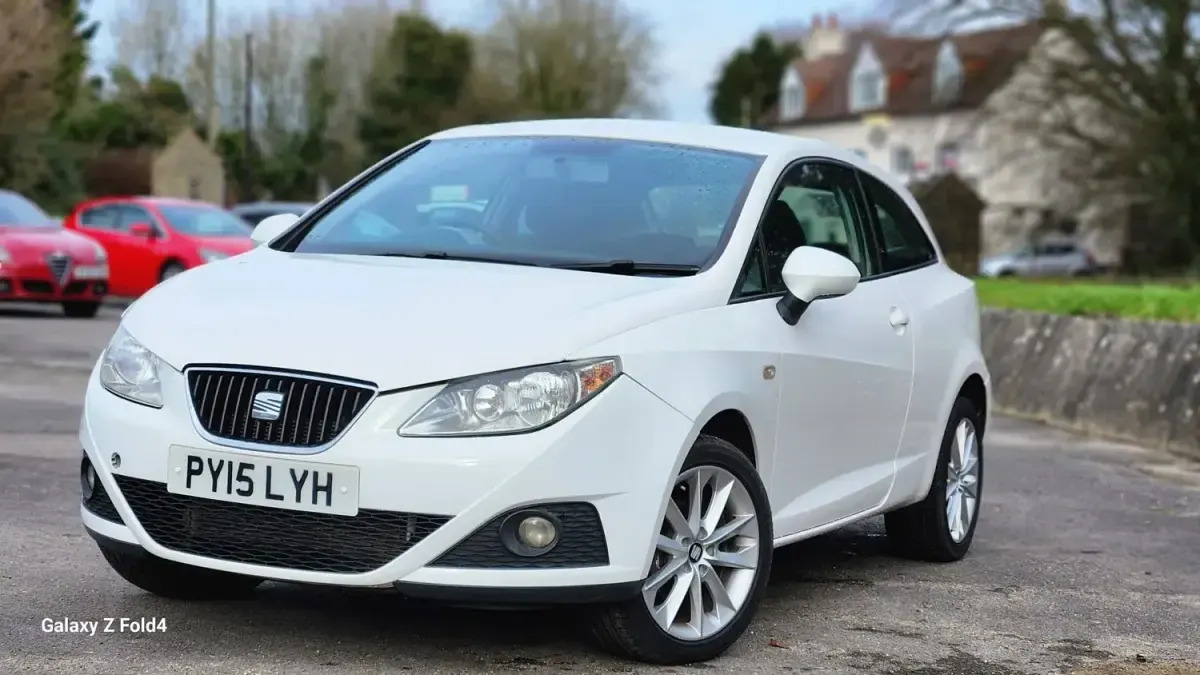 Usado Seat Ibiza Sport 85 HP (62 kW) 2015 Branco Citadino