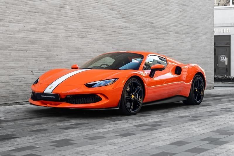 Begagnad Ferrari 296 830 HK (610 kW) 2024 Röd Cab