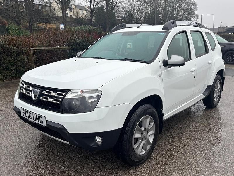 Used Dacia Duster Lauréate 110 HP (80 kW) 2016 White SUV