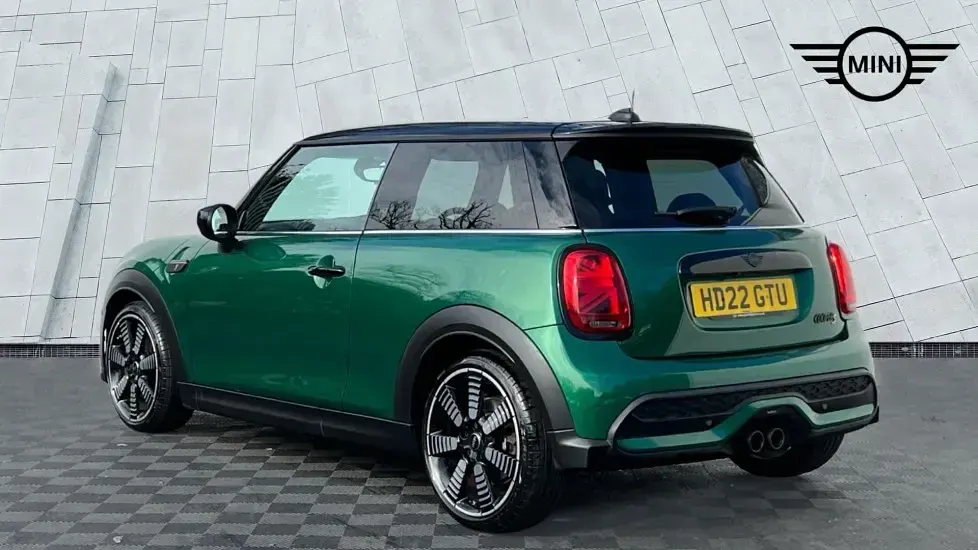 Usado Mini Cooper S Exclusive 178 HP (130 kW) 2022 Verde Citadino