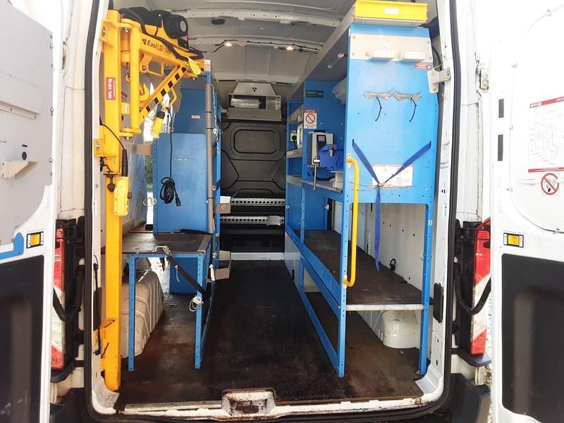 Used Ford Transit 130 HP (95 kW) 2018 White Van